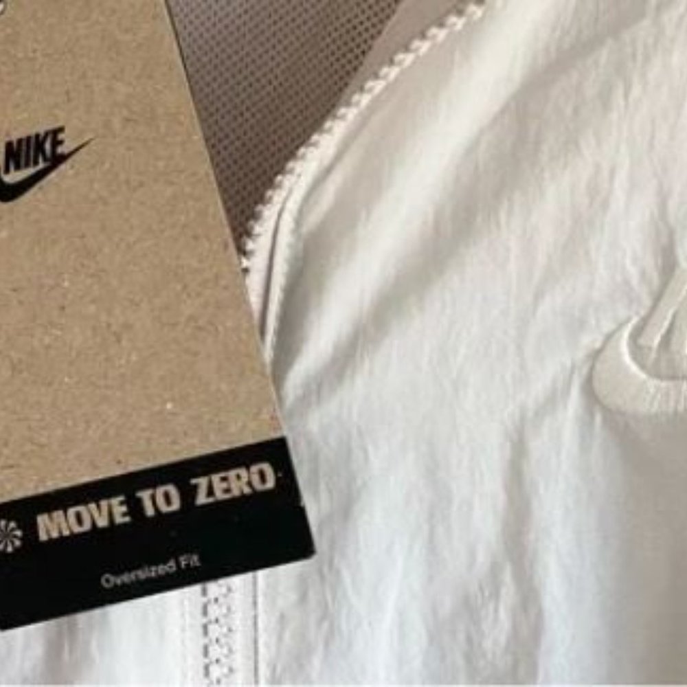 NWT! Nike Women's Sportswear Essential Windrunner Woven Jacket - Picture 3 of 5